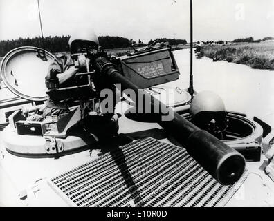 6. Oktober 1973; Kairo, Ägypten; 1973 Jom-Kipper-Krieg Soldaten im Tank mit anti-Aircraft Gewehr Rüstung Eindringen Stockfoto