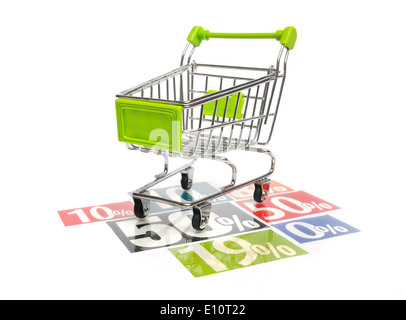 Grüne Einkaufswagen auf Prozentsatz anzeigen Stockfoto