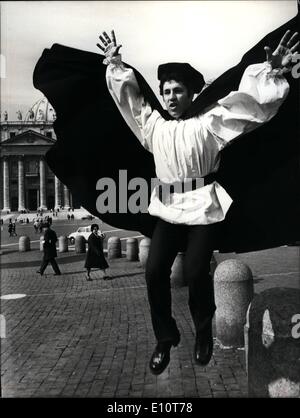 3. März 1974 - Rom Bildhauer Carlangelo in St. Peter-Platz, wo die echte '' Pieta"von Michelangelo befindet sich in St. Peter. Stockfoto