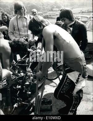 5. Mai 1974 - Motor Cycle Rennen in Brands Hatch: Barry Sheene, 23-Year-Old London '' Wonder Boy'' motor Radfahrer, gestern Stockfoto