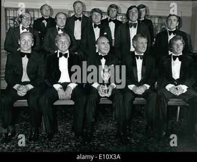 7. Juli 1974 - Teams wieder mit seinem 1966 Welt Cup Sieger-Sir Alf Ramsey zusammen wieder Sir Alf Ramsey war wieder letzte Nacht Stockfoto