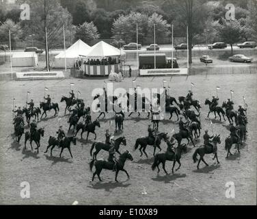 5. Mai 1974 - königliche kanadische berittene Polizei Proben musikalische Fahrt: The Royal Canadian Mounted Police probten heute in Home Park, Windsor, die musikalische Fahrt, die sie im Display auf der Royal Windsor Horse Show am 9.-12. Mai geben werden. Foto zeigt die Szene in Home Park, Windsor, wie die Royal Canadian Mounted Police ihrer musikalischen Fahrt üben. Stockfoto