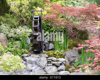 London, UK, 20. Mai 2014 RHS Chelsea Flower Show erste Tag.  Die Togenkyo - gewinnt ein Paradies auf Erden Handwerker Garten eine Goldmedaille und die besten Handwerker Garten Award.  Eine sehr beliebte Figur auf der Messe entworfen von Herrn Kazuyuki Ishihara. Bildnachweis: Ian Thwaites/Alamy Live-Nachrichten Stockfoto