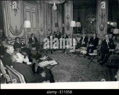 Sept. 15, 1974 - von links nach rechts: François-Xavier Ortoli, Kanzler Helmut Schimidt, italienischer Ministerpräsident Mariano Rumor, luxemburgische Premierminister Gaston Thorn, der belgische Premierminister Leo Tindemans, französischen Präsidenten Valery Giscard d ' Estaing, der britische Premierminister Harold Wilson, niederländische Ministerpräsident Joop Den Uyl irische Premierminister Liam Cosgrave und dänischen Premierminister Pour Hartling. Stockfoto