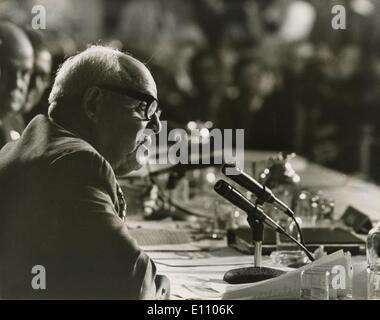 Sep 27, 1974 - Washington, District Of Columbia, USA - GEORGE MEANY, Präsident der AFL-CIO, spricht mit dem Panel auf Arbeit im Festsaal des Washington Hilton Hotel. Stockfoto