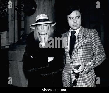 2. November 1974 - Bob Cybill Shepherd und Peter Danoview Stockfoto