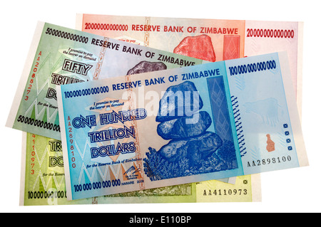 Zimbabwe Banknoten Hyperinflation widerspiegelt. 10 Billionen zu 100 Billionen Dollar Stockfoto