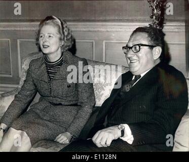 2. Februar 1975 - trifft DR. KISSINGER Frau THATCHER. DR. HENRY KISSINGER, der US-Setary of State, trafen sich heute Morgen Mrs MARGAR Stockfoto