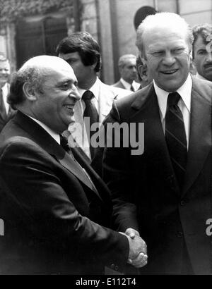 Präsident Suleyman Demirel Gruß Gerald Ford Stockfoto