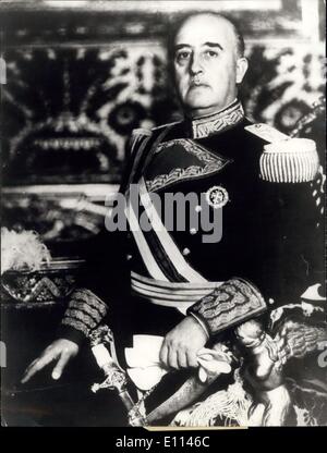 29. Oktober 1975 - Spaniens General Francisco Franco in Uniform Stockfoto