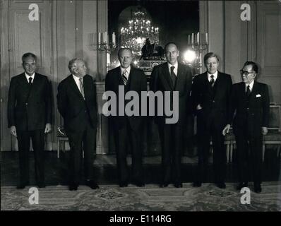 17. November 1975 - von links nach rechts: Italiens Rat Präsident Aldo Moro, Großbritanniens Premierminister Harold Wilson, Präsident Gerald Ford, der französische Präsident Valéry Giscard d ' Estaing, Westen Deutschlands Bundeskanzler Helmut Schmidt und Japans Premierminister Takeo Miki Stockfoto