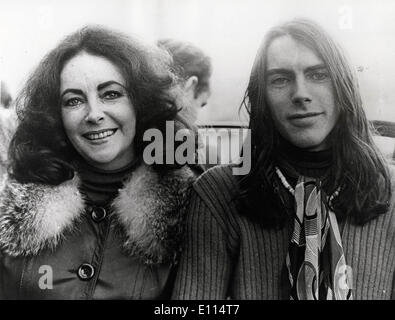 Schauspielerin Elizabeth Taylor mit Sohn Michael Wilding, Jr. Stockfoto