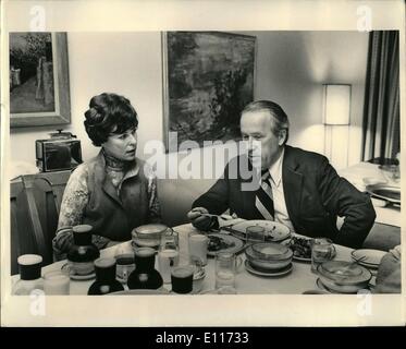 3. März 1976 - demokratischen Präsidentschaftskandidaten: Bess Mayerson mit Henry Jackson Hotel Lombardi, NYC sie befürwortet ihn. Stockfoto