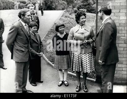 3. März 1976 - Prinzessin Margaret und Lord Snowdon, Teil?: The Queen wird geglaubt, um für Prinzessin Margaret und der Earl of Snowdon trennen Sie eingewilligt haben. Prinzessin Margaret, der 45, heiratete Fotografen Tony Armstrong-Jones, später Lord Snowdon am 6. Mai 1960. Letzte Nacht ging Prinzessin Margaret, die Eröffnung des Lyttelton Theatre, Teil des neuen Nationaltheaters Londons, eine vierstündige ungeschnittene Version von "Hamlet" zu sehen. Foto zeigt die letzten Bilder Prinzessin Margaret und Lord Snowdon wurden offiziell im Bild zusammen am 10. September 1975 Stockfoto