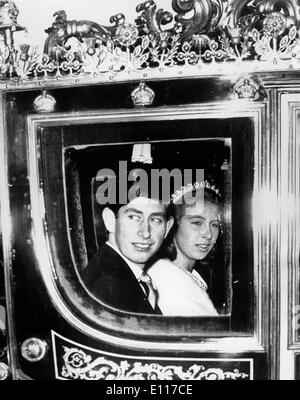 Prinz Charles und Prinzessin Anne Fahrt im Bus Stockfoto