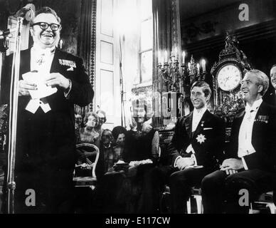 Prinz Charles lacht Harry Secombe Stockfoto