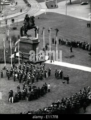 3. März 1976 - Kranzniederlegung an der Statue von Ferenc Rakoczi II: Festprogramm waren ganz über dem Land heute und gestern zum Gedenken an den 300. Geburtstag des regierenden Fürsten Ferenc Rakoczi II statt. Er befahl den ungarische Krieg von Unabhängigkeit gegen die Habsburger Herrschaft in den ersten Jahrzehnten des 18. Jahrhunderts. Mitglieder des Präsidiums. die ungarische Regierung und den Vertretern der Patriotischen Volksfront legten Kränze an der Statue des Rakoczi auf dem Lajos Kossuth Platz. Stockfoto