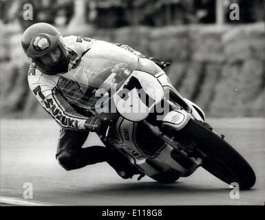 19. April 1976 - John Player transatlantischen Trophäe im Mallory Park treffen: die sechste Winkel American Match-Races statt über dieses Ostern und Großbritanniens Barry Sheene, gab Großbritannien einen Punkt zu führen, in der John Player transatlantischen Trophäe-Superbike-Rennen in Mallory Park, gestern, die Finalrunde findet heute auf Orton Park, Cheshire. Foto zeigt britische Sterne Barry Sheene auf einer Suzuki gesehen gewann das erste Rennen in Mallory Park gestern in Runde zwei der John Player transatlantischen Trophäe Sitzung. Stockfoto