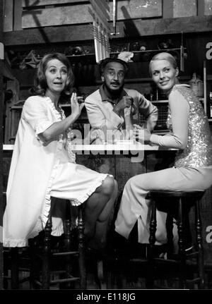 Danielle Darrieux, Romain Gary, Jean Seberg Co-star Stockfoto