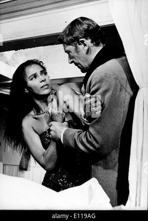 Dorothy Dandridge und Jean Servais in "Tamango" Stockfoto