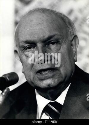 5. Mai 1976 - die politischen Führer für die Propaganda für ihre Parteien für die nächsten 20 Juni Parlamentswahlen engagiert. Foto zeigt Francesco De Martino, Leiter des PSI (Sozialisten) Stockfoto