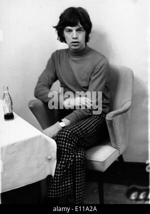 2. Juni 1976; München, Deutschland; Lead-Sänger MICK JAGGER der berühmten britischen Rockgruppe The Rolling Stones, die am längsten Überlebenden Gruppe in der Geschichte des Rock And Roll, während auf Tour in Deutschland abgebildet. (Bild Kredit: KEYSTONE Bilder USA/ZUMAPRESS.com) Stockfoto