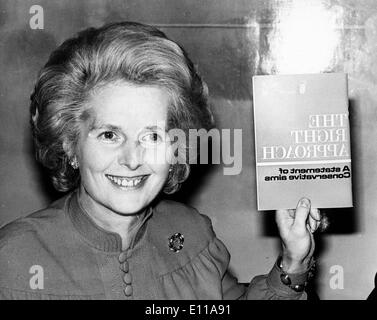 2. Oktober 1976; London, England, Vereinigtes Königreich; Die erste weibliche britische Premierminister (von 1979-1990) MARGARET THATCHER, präsentiert das "Recht-Konzept"... (Bild Kredit: KEYSTONE Bilder USA/ZUMAPRESS.com) Stockfoto