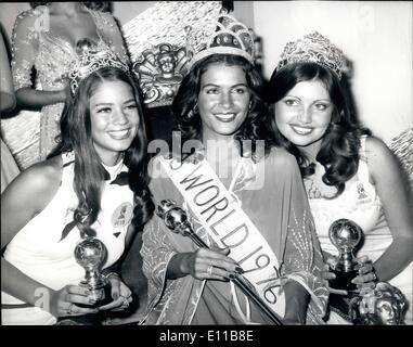 11. November 1976 - Miss Jamaica Id Miss Welt 1976: in der Albert Hall Riyal heute Abend 22 jährige Cindy Breakspeare, Miss Jamaica, gewann den Titel der Miss World 1976. 2. war Miss Australien, 3. Miss Guam. Foto zeigt Miss World 76 Cindy Breakspeare, 22, Miss Jamaica, links, Miss Guam, 17 Jahre alte Diana Duenas 3. und Miss Australien, 19 jährige Karen Jo Pini der 2. war. Stockfoto