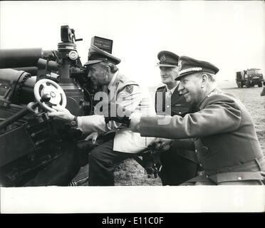 Sept. 09, 1976 - die internationale Akzeptanz des Feldes FH70 155 MM Haubitze an die königliche Schule von Artillerie - Darkhill: gab es heute eine Demonstrationen des Feldes FH70 155mm Haubitze auf königliche Schule von Artillerie in Darkhill, Salisbury. Das FH70-Projekt begann als ein bilaterales Abkommen zwischen Großbritannien und Deutschland im Jahre 1966. 1968 wurde ein Memorandum of Understanding unterzeichnet und Entwicklung begonnen, die Jahr. Im Jahr 1969 trat Italien das Projekt und obwohl nicht verantwortlich für irgendwelche Entwicklungskosten und teilen in der Produktion Stockfoto