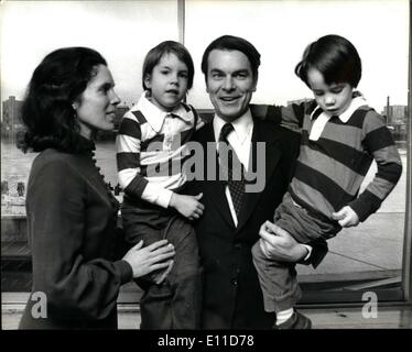 23. Februar 1977 - 23. Februar 1977 Dr. David Owen der neue Außenminister und Familie zu Hause Ã ¢ Â'¬â €œ Dr. David Owen, 38, die Stockfoto