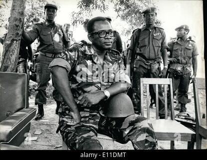 5. Mai 1977 - Zaire: Präsident Mobutu Sese Seko in Schlacht-Kleid während seiner Tour von vorderster Front Position im Sheba Provinz. Stockfoto