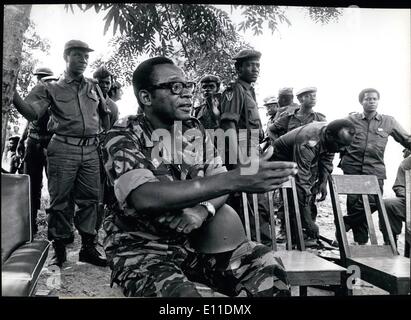 5. Mai 1977 - Zaire: Shaba Provinz: Präsident Mobutu Sese Seko in seinem Kampf Kleid Adressierung Offiziere und Soldaten in der Nähe von Mutshatsha in den Krieg-Seeschwalbe-Provinz Shaba. Stockfoto