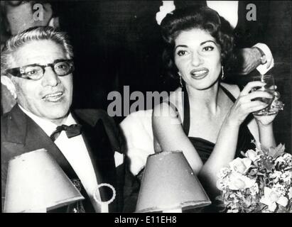 Sept. 16, 1977 - 16. September 1977 Maria Callas ist tot. Maria Callas, die berühmte italienische Opernsängerin, starb an einem Herzinfarkt in der American Hospital in Paris, sie war 53. Italienischer Unternehmer Giovanni Meneghini verheiratet war. Sie wurden für die letzten 18 Jahre getrennt. Ihre berühmtesten Freund war Aristotle Onassis, die griechische Schifffahrt-Tycoon. Foto zeigt: Maria Callas mit ihrem langjährigen Freund Aristotle Onassis, Foto von 1961 zu sehen. Stockfoto