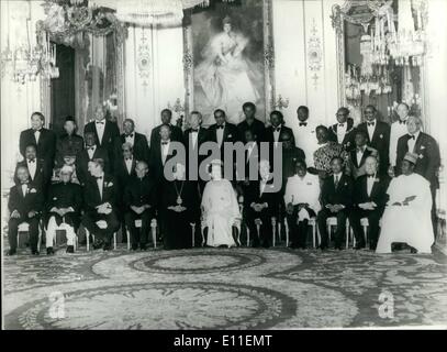 6. Juni 1977 - The Queen unterhält die Commonwealth-Führer am Buckingham Palace.: letzte Nacht Staats- und Vertreter des Commonwealth, Teilnahme an der Konferenz im Lancaster House, wurden von der Queen im Buckingham Palace zum Abendessen unterhalten. Foto zeigt die Königin mit der Staats-und Regierungschefs der Commonwealth-Pose im Buckingham Palace letzte Nacht. Stockfoto