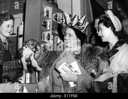 Die KÖNIGINMUTTER ELIZABETH BOWES-LYON mit Tochter Prinzessin MARGARET (Margaret Rose Windsor) Stockfoto