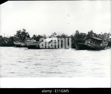 12. Dezember 1977 - Darwin-Australien. Australien hat sich geweigert eine Nachfrage von der Sozialistischen Republik Vietnam zurück das Lied werden 12 Boot, und was es als die "Piraten" beschrieben an Bord. Viele kleine Boote mit vietnamesischen Flüchtlinge haben in Darwin gesegelt, da das Saigon Regime fiel vor 2 1/2 Jahren, die Zahl ist bisher 742. Foto zeigt, dass einige der kleinen Armada von vietnamesischen Boote, die haben in Darwin ankommen bringt fast 350 Flüchtlinge in weniger als zwei Wochen Stockfoto