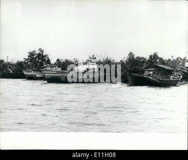 12. Dezember 1977 - vietnamesische Flüchtlinge aus dem Trawler Lied werden 12-Ankunft in Darwin-Australien: Australien hat sich geweigert, die Nachfrage aus der Sozialistischen Republik Vietnam zurück das Lied sein 12 Beat, und was es als die "Piraten" beschrieben an Bord. Viele kleine Boote mit vietnamesischen Flüchtlinge haben in Darwin gesegelt, da das Saigon Regime fiel vor 2 1/2 Jahren, die Zahl ist bisher 742. Foto zeigt einige der kleinen Armada von vietnamesischen Boote, die angekommen sind in Darwin, bringen fast 350 Flüchtlinge in weniger als zwei Wochen Stockfoto