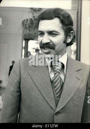 13. Juli 1978 - bei einem Besuch in Paris, Abdelaziz Bouteflika, algerische Minister für auswärtige Angelegenheiten, traf sich mit Präsident Giscard d ' Estaing und eine Nachricht von Präsident Boumedienne weitergeleitet. Bouteflika sprach von einer "Deeskalation '' in der Franco-algerischen Beziehungen. Bouteflika ist abgebildet verlassen des Elysee-Palastes. Stockfoto