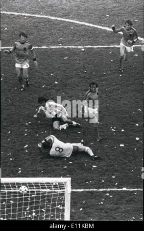 6. Juni 1978 - Argentinien erhielt den World Cup Soccer Titel: Im River Plate Stadion von Buenos Aires fand das Finale mit Holland, dessen Mannschaft mit 3: 1 geschlagen wurde. Dieser spektakulären Sieg versiegelt für Argentinas nationale Auswahl der maximale Titel.-zweiter Beitrag erhalten die niederländische und die dritte das brasilianische Team.-in der gleichen Nacht feierte eine große Menschenmenge Frenetialy im ganzen Land das große Ereignis. -Hier sind einige Szenen auf das Endspiel und Feierlichkeiten der frenetischen Fans In Buenos Aires Stockfoto