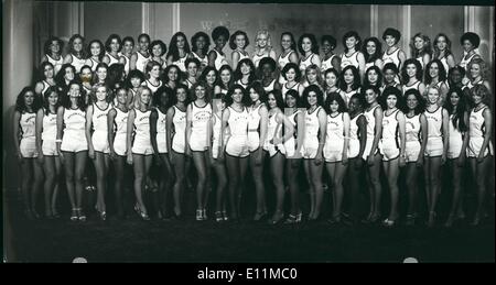 11. November 1978 - Miss-World-Teilnehmer: The 67 Mädchen im Wettbewerb mit den Miss World Contest stattfindet in der Royal Albert Hall in London am Dienstagabend gesehen in Jogger-Stil blau und weiße T-shirts und Shorts, die Waldorf Hotel gestern gekleidet. Stockfoto