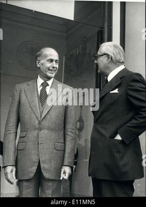 24. November 1978 - wurde Großbritanniens Premierminister James Callaghan (rechts) von Präsident Giscard d ' Estaing im Elysee-Palast heute Morgen begrüßt. Sie diskutieren über die wirtschaftliche und politische Situation Europas während ihrer Tagung. Stockfoto