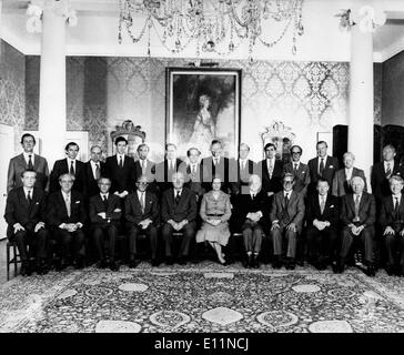 Premierministerin Margaret Thatcher und Schrank Stockfoto