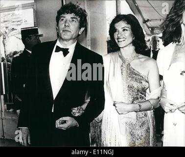 4. April 1979 - Albert Finney und seine Freundin Schauspielerin Diana schnell fehlt auf der Boot Reise auf dem Amazonas: Schauspieler Albert Finney und seine Freundin Schauspielerin Diana Quick haben wurden als vermisst gemeldet. Das Paar hatte ein Treffen mit dem Schauspieler Michael Medwin angeordnet, der Co-Direktor mit Finney Memorial Films, eine Produktionsfirma, die letzte Woche in Los Angeles stattgefunden haben sollte. Herr Medwin sagte, dass er besorgt ist wie Finney so penibler Geschäft geht. Foto zeigt Albert Finney und Schauspielerin Diana Quick, die nach einer Bootsfahrt auf dem Amazonas fehlen. Stockfoto