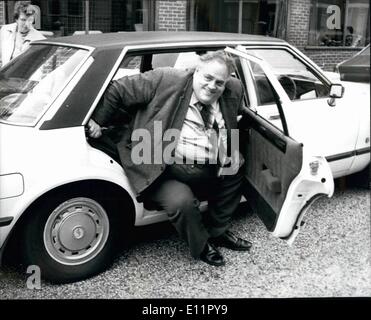 Sept. 09, 1979 - CYRIL SMITH maßgeschneiderte Auto. CYRIL SMITH, bei 20 Stein, britische Schwergewichts-M.P. zeigt seine neueste Gimmick, eine Limousine für seine großzügigen Proportionen, auf dem Parteitag der Liberalen, jetzt stattfindenden Margate, Kent zu entsprechen. Es ist ein Ford-Minister, das ist im Grunde eine "Gestreckt" Version des Ford Granada. Zwei Füße hinzugefügt wurde das Chassis und die hintere Tür verbreitert. Foto zeigt: CYRIL SMITH auf der Vollversammlung in Margate gestern in seinem speziellen Wide-Tür-Auto ankommen. Stockfoto