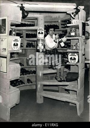 31. Oktober 1979 - Keller dreht sich um eine spiralförmige Treppe. Stockfoto