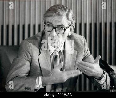 8. August 1980 - Len Murray hält Pressekonferenz: Mr Len Murray, Generalsekretär des TUC heute eine Pressekonferenz zu unterbreiten, ein Aktionsprogramm für Arbeitslosigkeit appelliert an die Regierung. Foto zeigt Herr Len Murray bei seiner Pressekonferenz am Congress House in London. Stockfoto