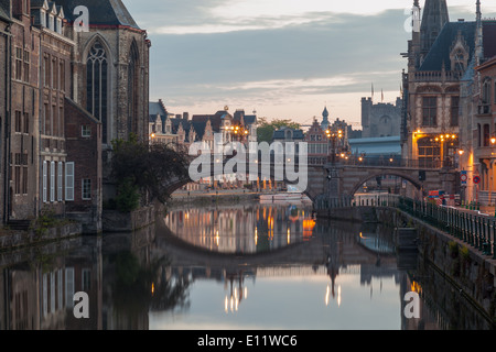 Morgendämmerung am St. Michael Brücke, Gent, Belgien. Stockfoto