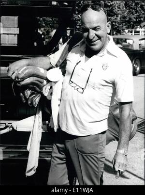 Sept. 09, 1980 - Golf und Showbiz feiert Praxis für Bob Hope Classic British Golf Pro-am bei Epson. Foto zeigt Telly Savalas von Kojak Ruhm, gesehen, wie er im R.A.C. Country Club, Epson, zum Üben für morgen Bob Hope Classic ankommt. Stockfoto