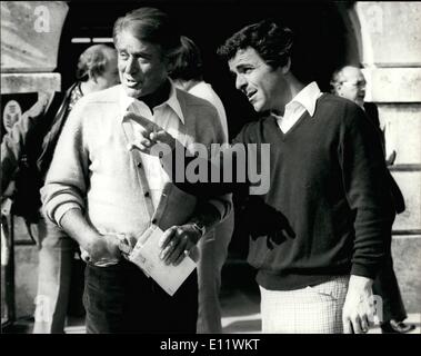 Sept. 09, 1980 - Golf und Showbiz feiert Praxis für den Bob Hope britische Klassiker Golf Profi bin in Epsom. Foto zeigt: Efram Zimbalist Jr., Star der '' F.B.I '' und 77 sunset Strip, britischer Golfer Tony Jacklin, vor der Praxis im R.A.C. Country Club, Epsom heute für morgen Bob Hope pro spricht. Stockfoto