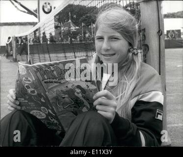 18. Juni 1980 - gewinnt 18. Juni 1980 Amerikas jüngste Tennis Sterne 15 jährige Andrea Jaeger in Eastbourne. Leichte Lektüre für 15 jährige Andrea Jaeger, jüngste Wimbledon Saatgut vor Fellow American Rosmarin Caseleu 6: 0 6: 3 in der zweiten Runde des BMW Damen-Tennis-Turnier in Eastbourne gestern zu schlagen. Das Illinois Schulmädchen rangiert 14 der 16 Frauen Singles Samen. Stockfoto